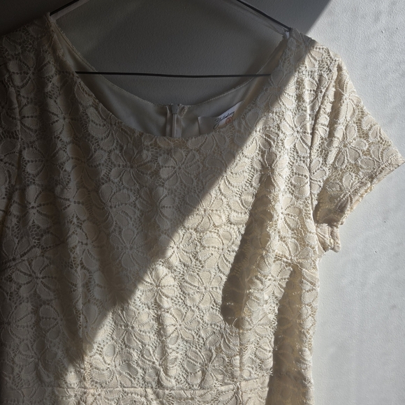 NWT Yellowberry Lace Midi Dress Womens Size M/L - Picture 3 of 7